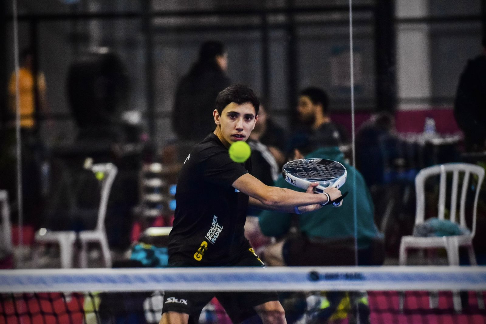 Golden Point Padel - backhand